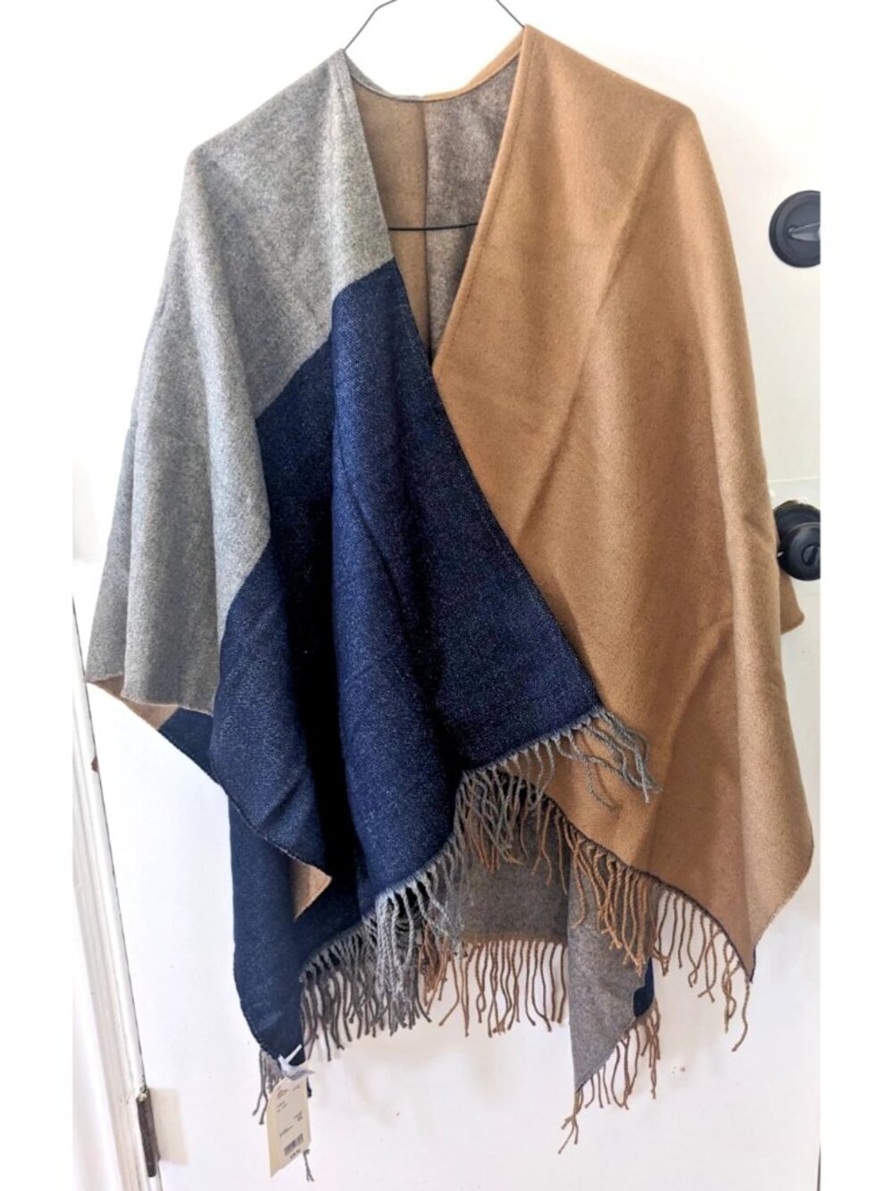 Uniqlo Women 2 WAY STOLE Tan Gray Blue Acrylic cardigan shawl poncho wrap top